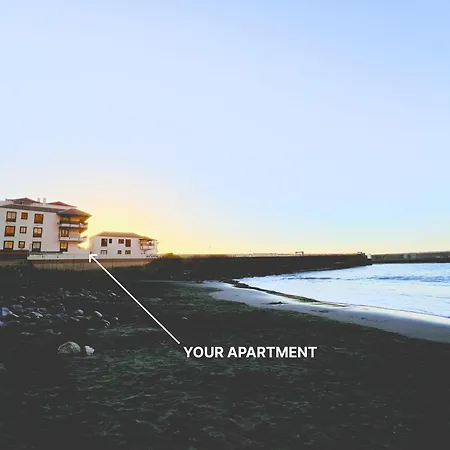 Beachfront Gem With And Sea At Your Doorstep Lägenhet *