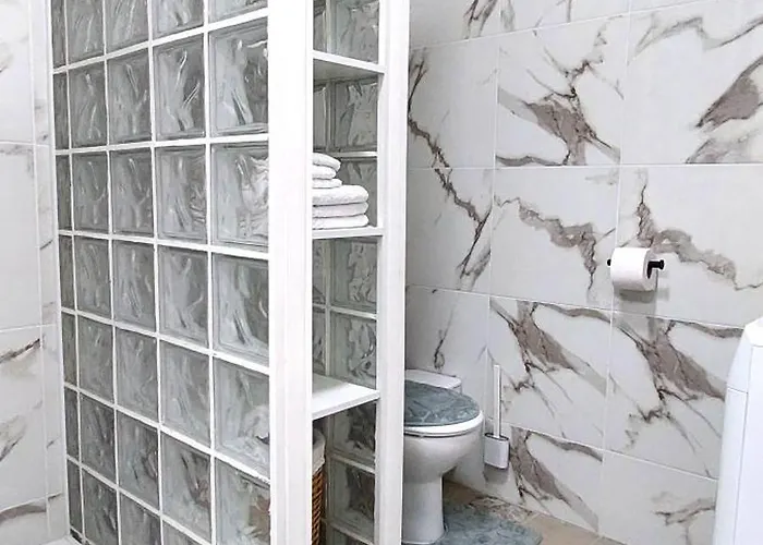 Διαμέρισμα Beachfront Gem With And Sea At Your Doorstep *