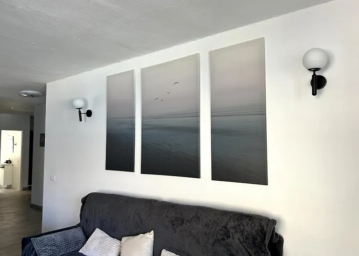 Διαμέρισμα Beachfront Gem With And Sea At Your Doorstep