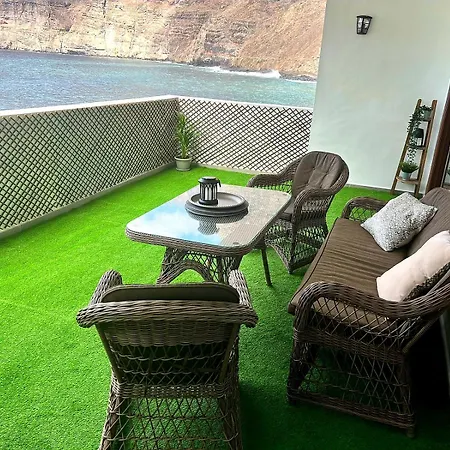 דירה Beachfront Gem With And Sea At Your Doorstep